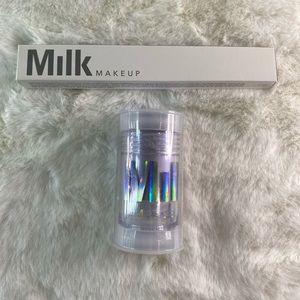 MILK MAKEUP
Holographic Stick in Supernova 28g
Long wear gel eyeliner .28g